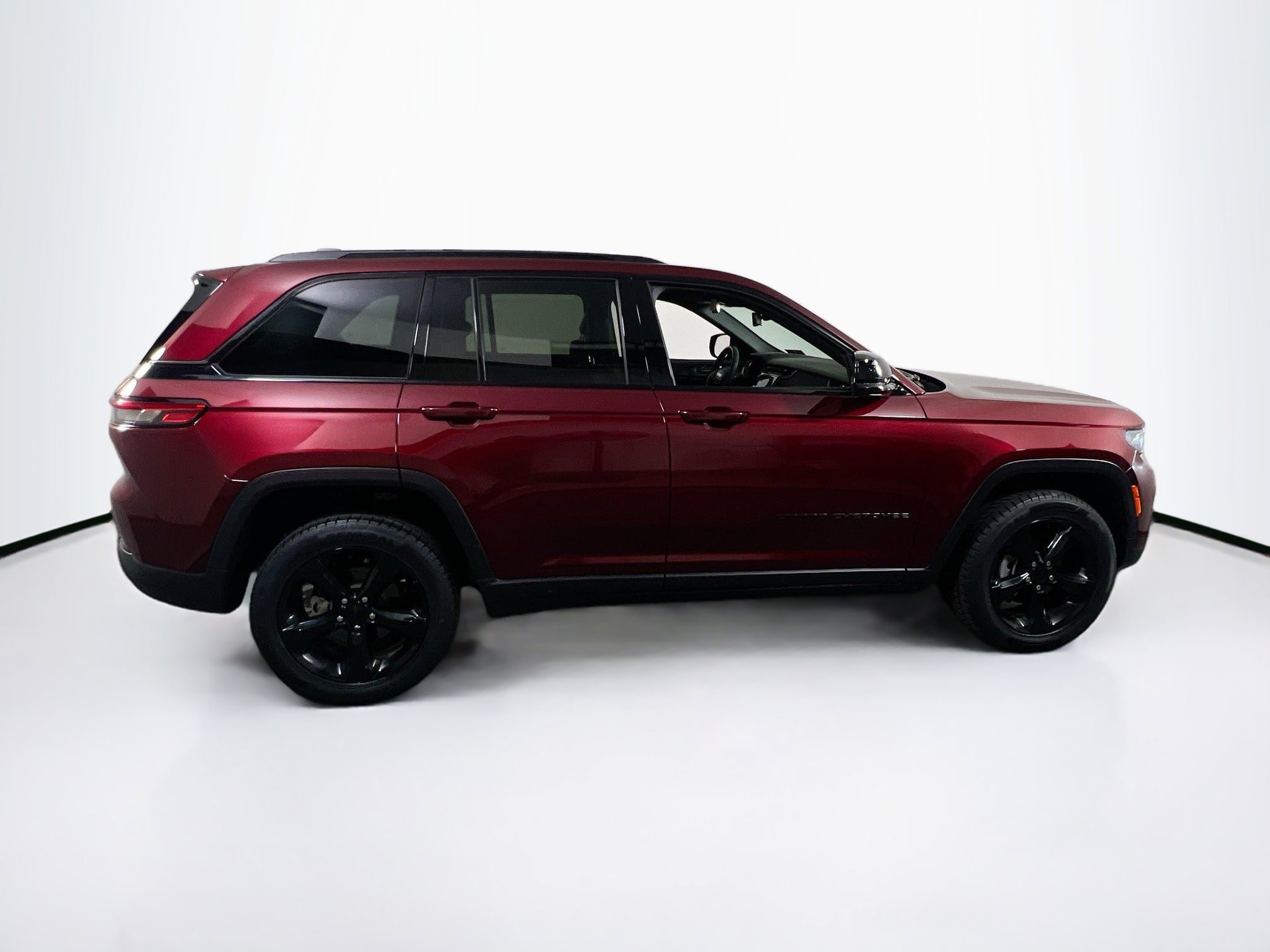 Used 2023 Jeep Grand Cherokee Altitude AWD/4WD image 4