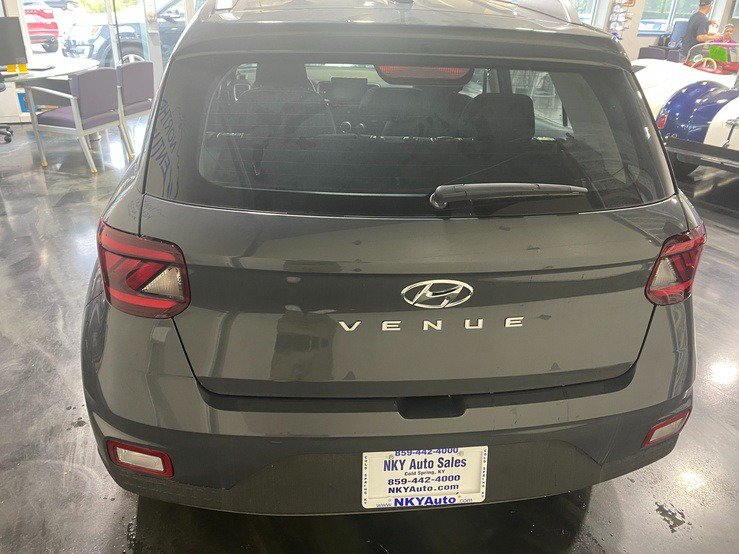 Used 2026 Hyundai Venue SEL FWD image 5