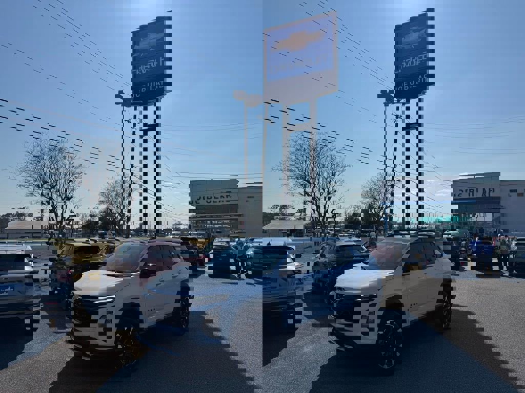 New 2026 Chevrolet Equinox RS w/ LPO, Floor Liner Package