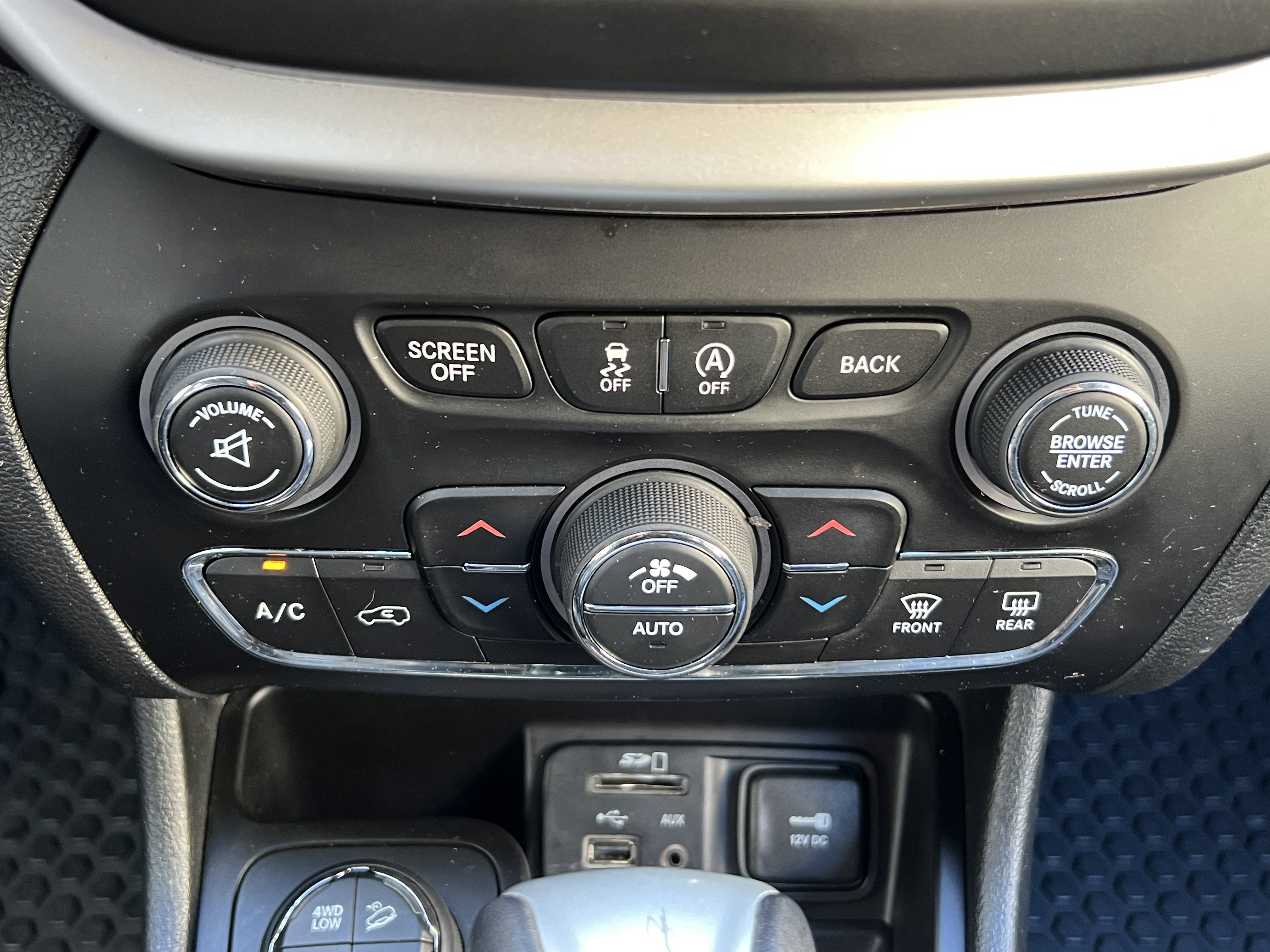 Used 2016 Jeep Cherokee Trailhawk w/ Leather Interior Group AWD/4WD image 30
