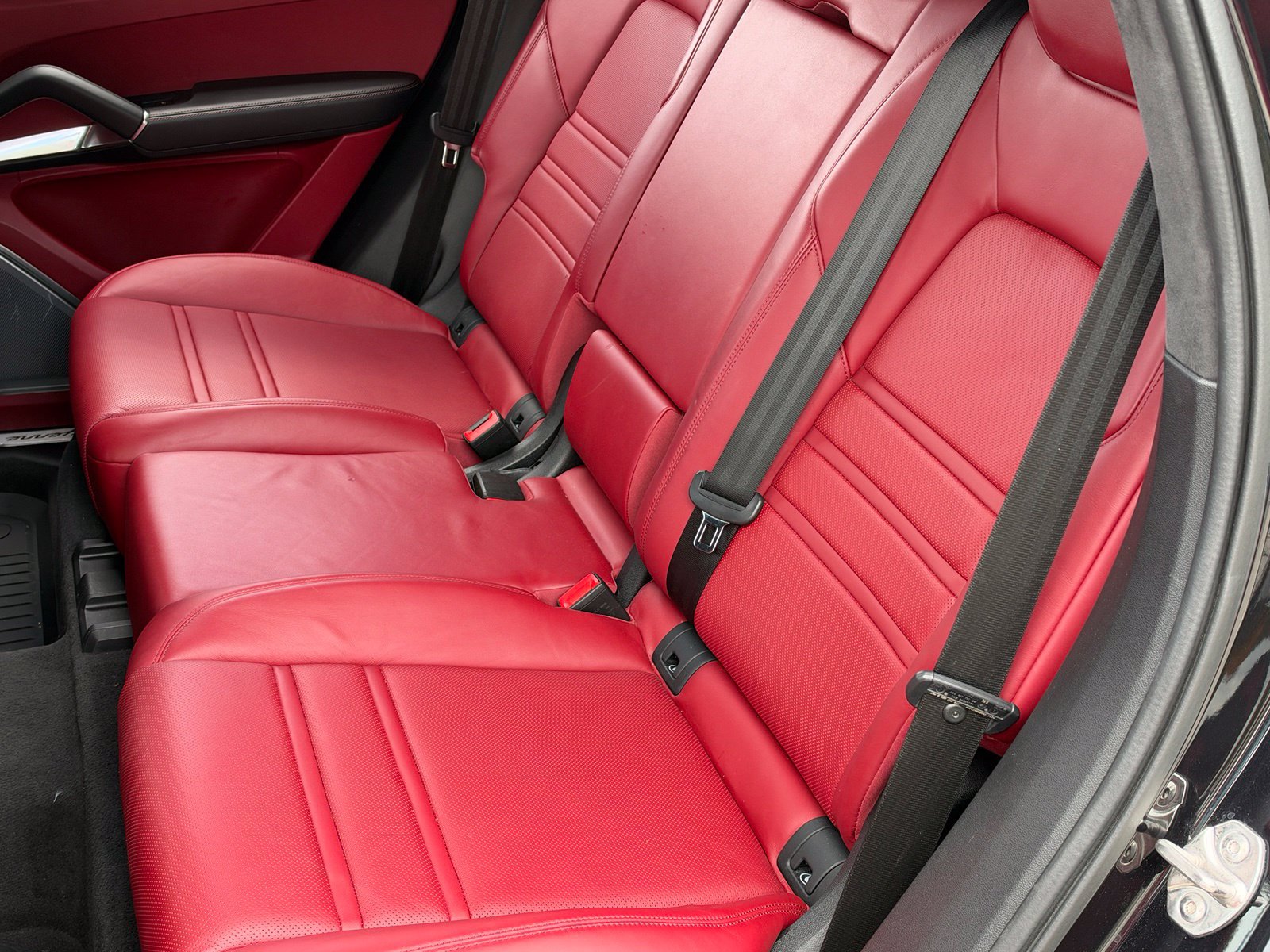 Certified 2020 Porsche Cayenne Turbo S AWD/4WD image 18