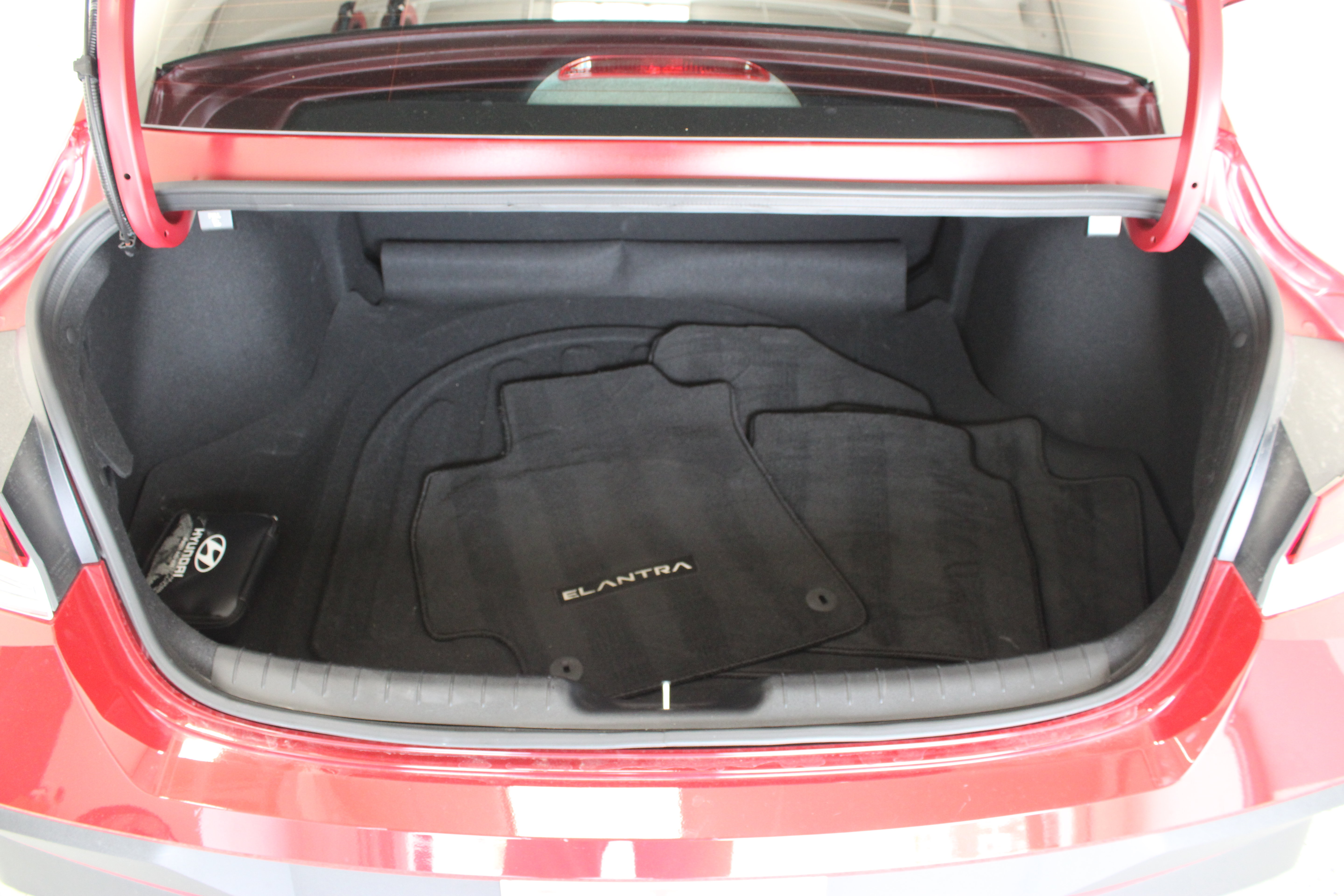 Used 2025 Hyundai Elantra SE FWD image 29