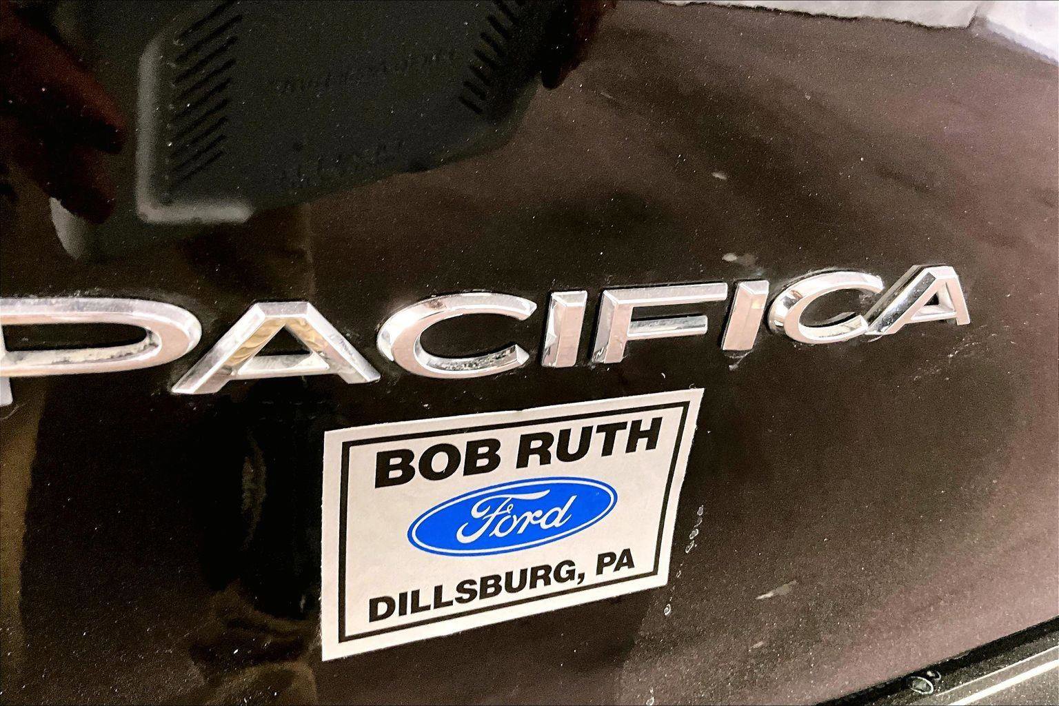 Used 2025 Chrysler Pacifica Select image 13