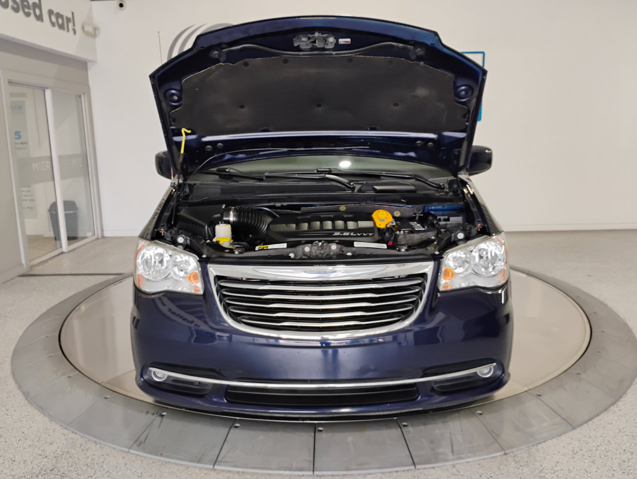 Used 2016 Chrysler Town & Country Touring image 54