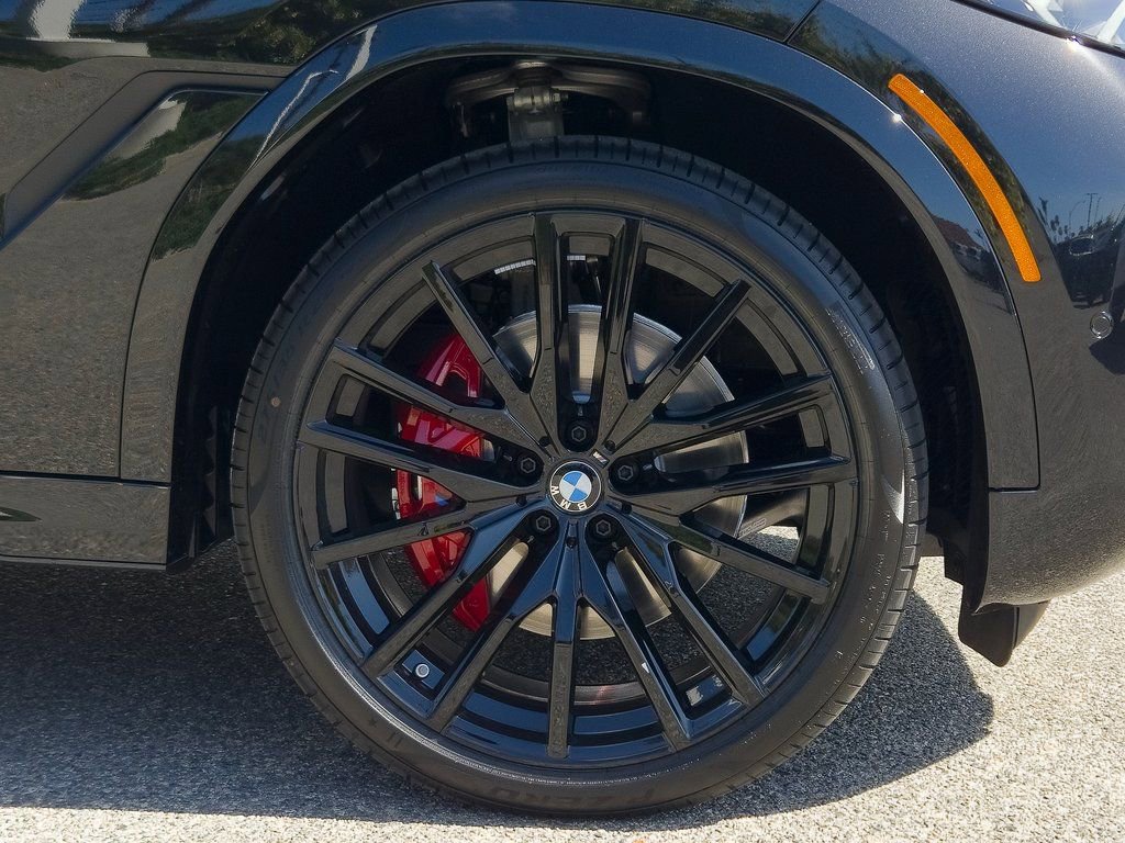 New 2026 BMW X6 xDrive40i w/ Climate Comfort Package image 7