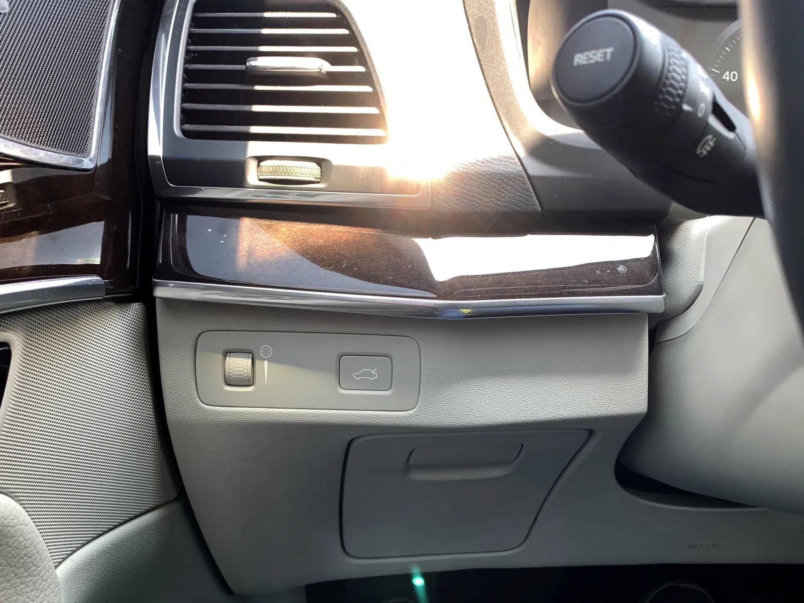 Used 2019 Volvo XC90 T5 Momentum w/ Protection Package Premier AWD/4WD image 19