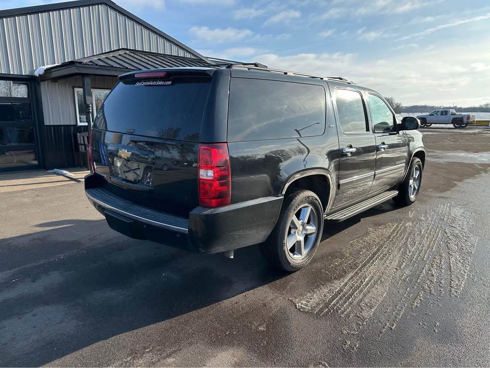 Used 2014 Chevrolet Suburban LTZ image 8