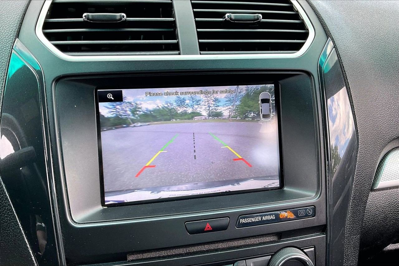 Used 2016 Ford Explorer XLT w/ Equipment Group 201A image 15