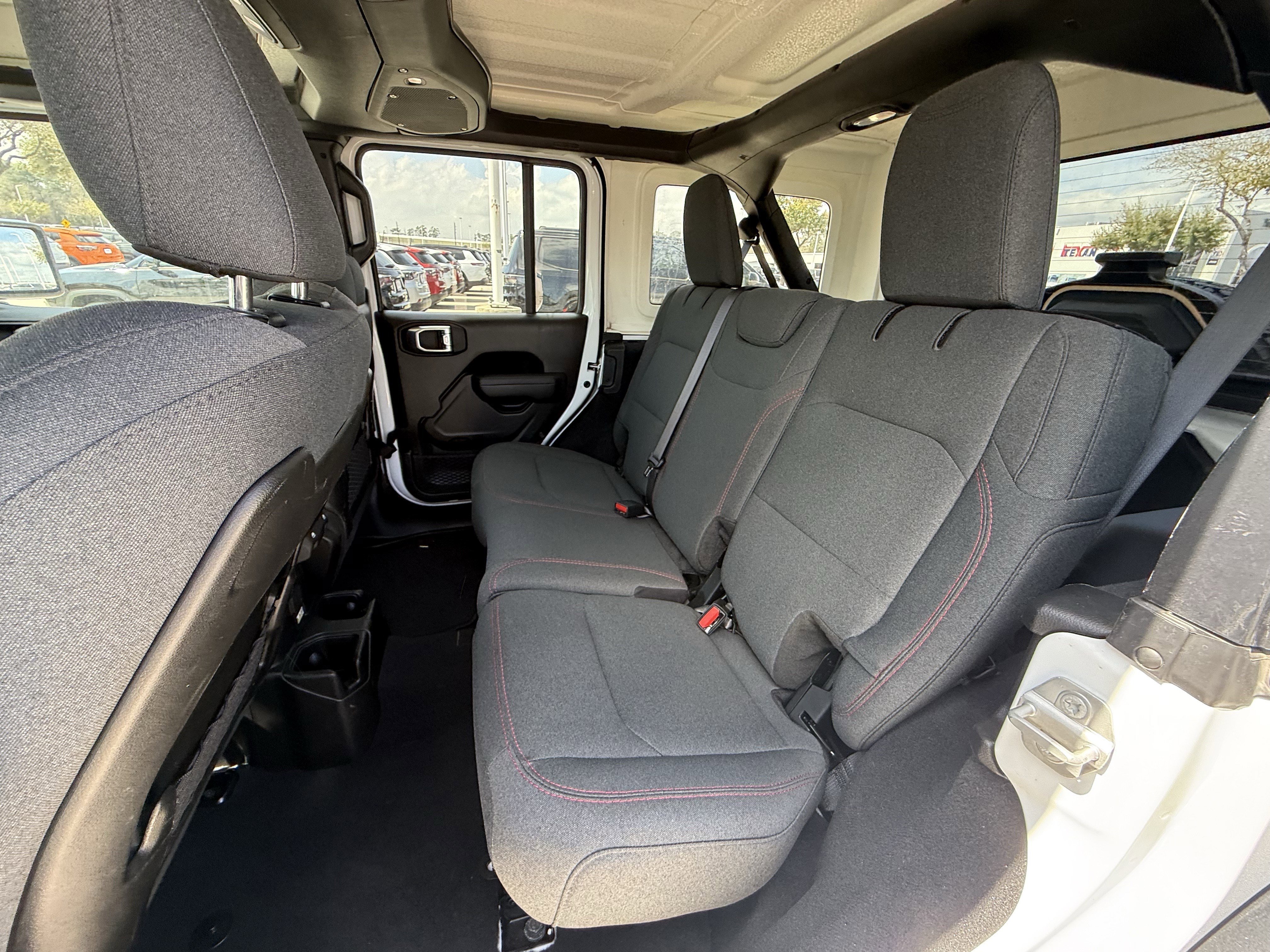 Used 2025 Jeep Wrangler Unlimited Rubicon image 28