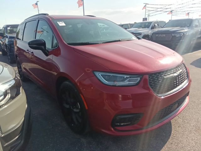 Used 2025 Chrysler Pacifica Limited FWD image 6