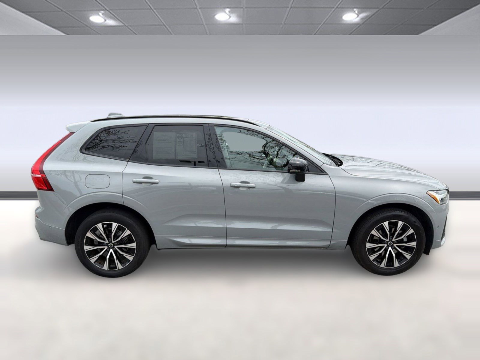 Certified 2024 Volvo XC60 B5 Plus w/ Protection Package Premier AWD/4WD image 8