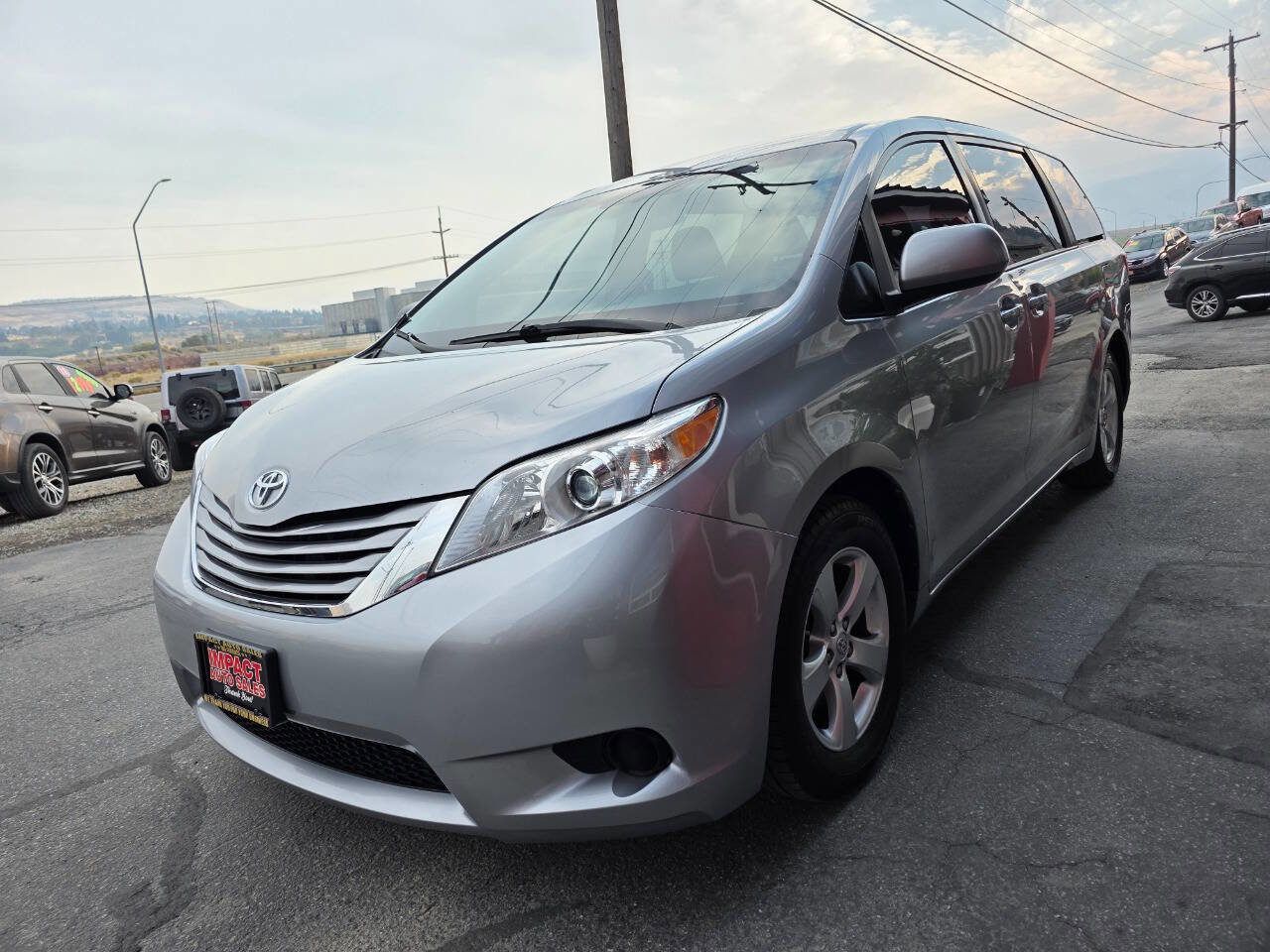 Used 2015 Toyota Sienna LE image 10