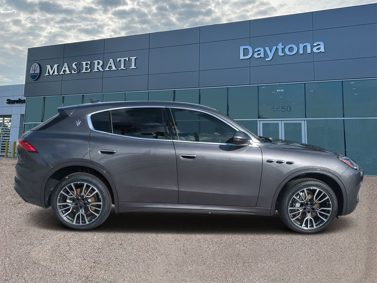 New 2025 Maserati Grecale GT image 2