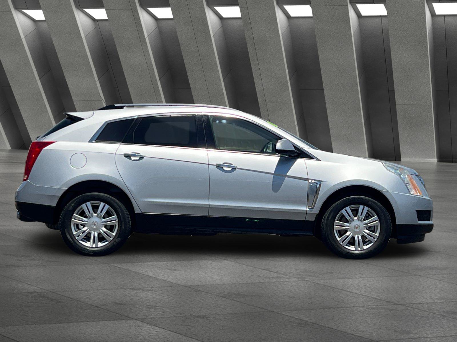 Used 2015 Cadillac SRX Luxury FWD image 3