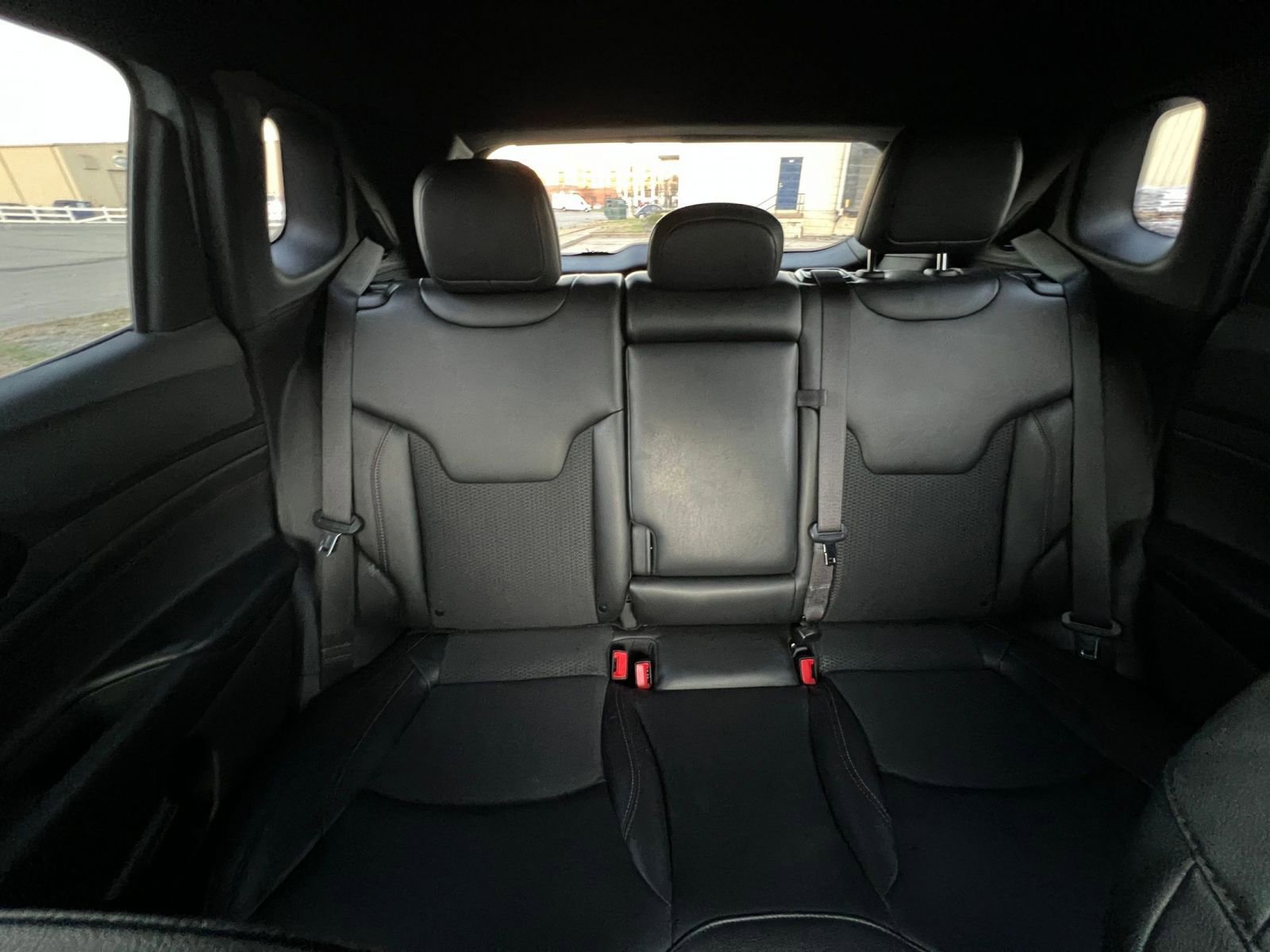 Used 2025 Jeep Compass Trailhawk image 37