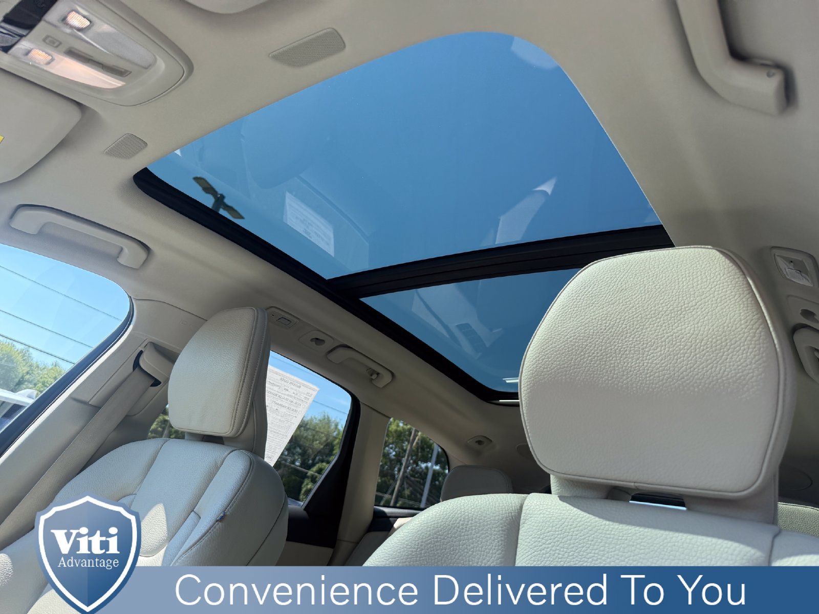Certified 2023 Volvo XC60 B5 Plus AWD/4WD image 19