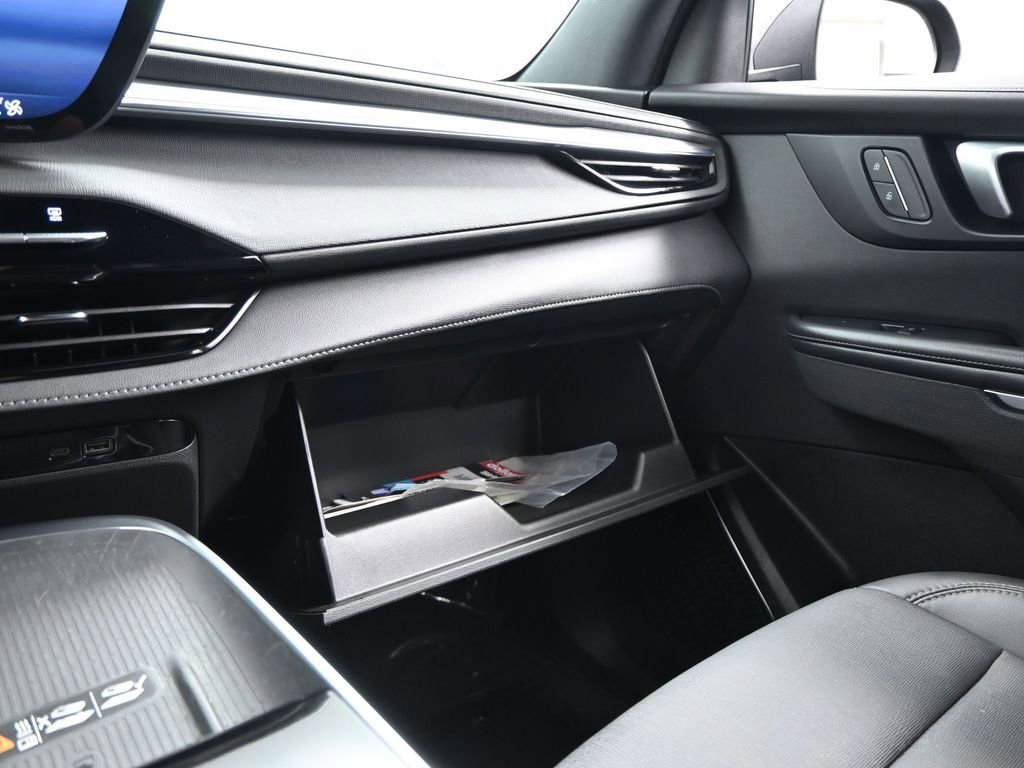 Used 2025 Buick Enclave Preferred image 34