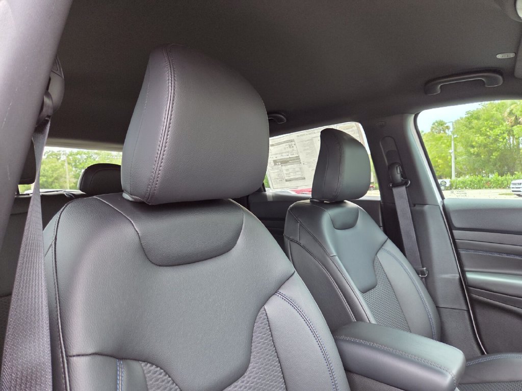 New 2026 Jeep Compass Latitude AWD/4WD image 16