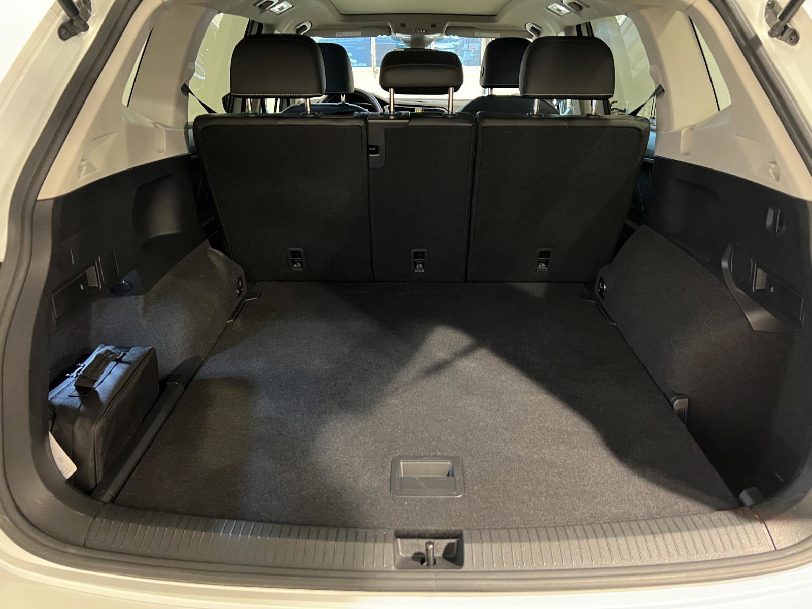 Used 2023 Volkswagen Tiguan SE image 33