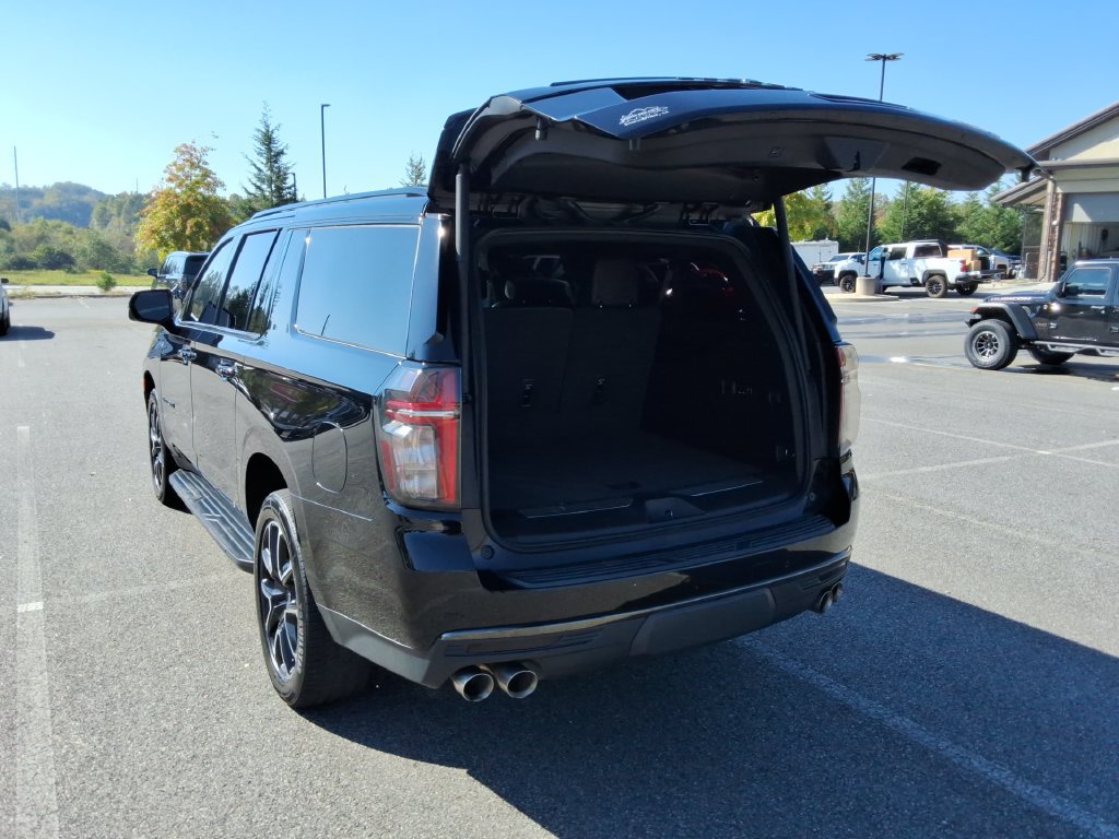 Used 2022 Chevrolet Suburban RST w/ Sport Performance Package AWD/4WD image 16