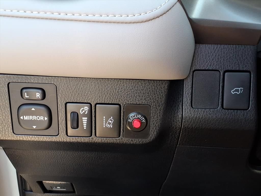 Used 2018 Toyota RAV4 XLE w/ Convenience Package AWD/4WD image 21
