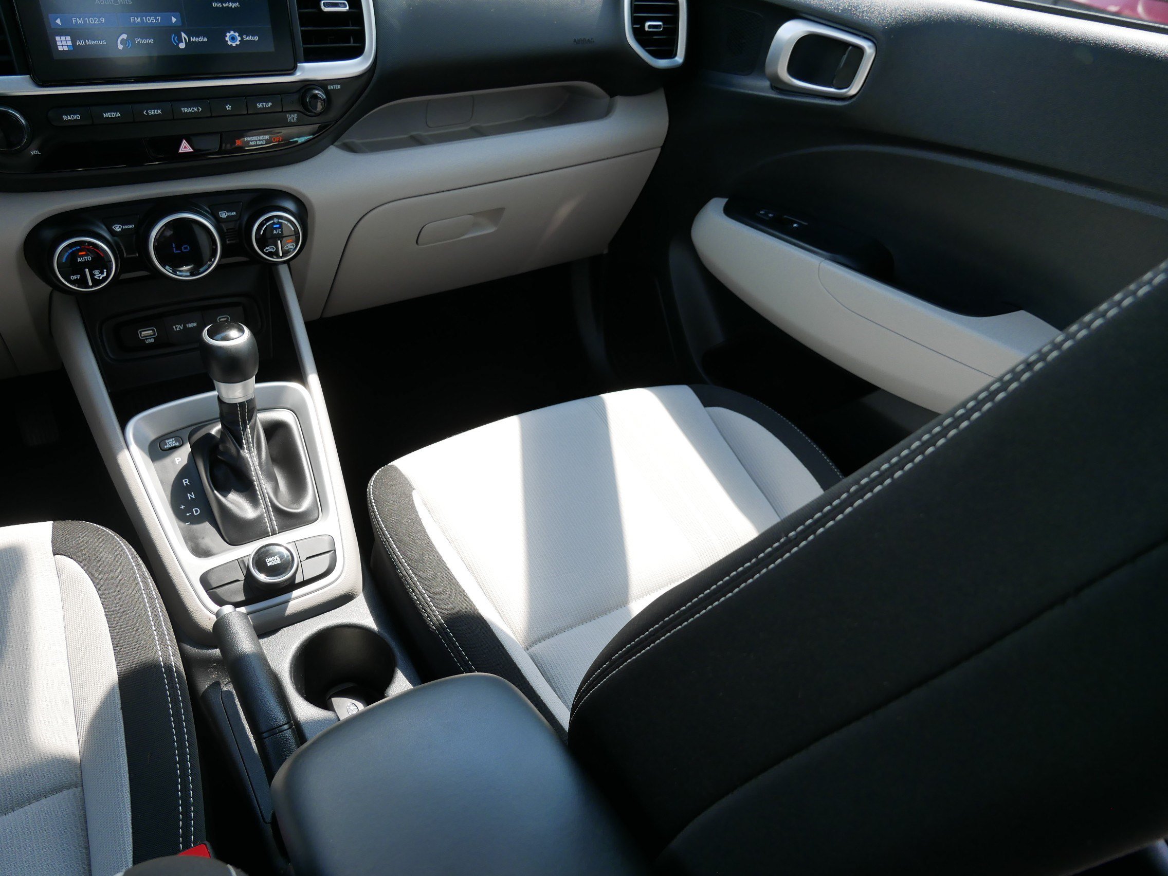Certified 2024 Hyundai Venue SEL FWD image 11
