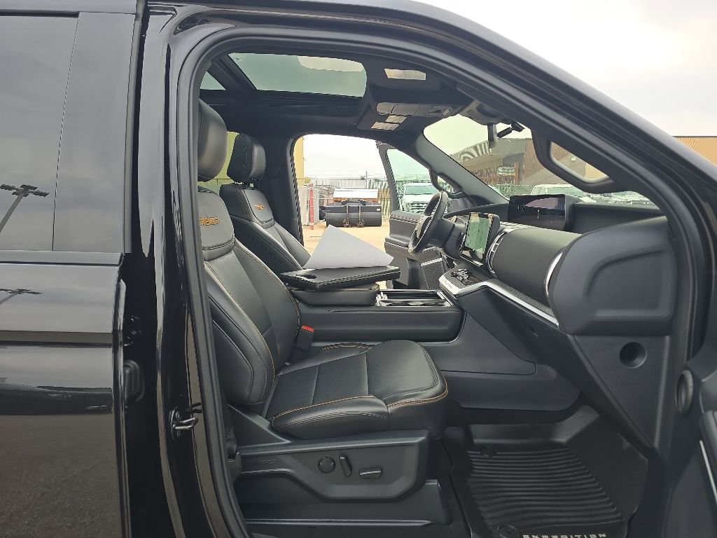 Used 2025 Ford Expedition Tremor AWD/4WD image 18