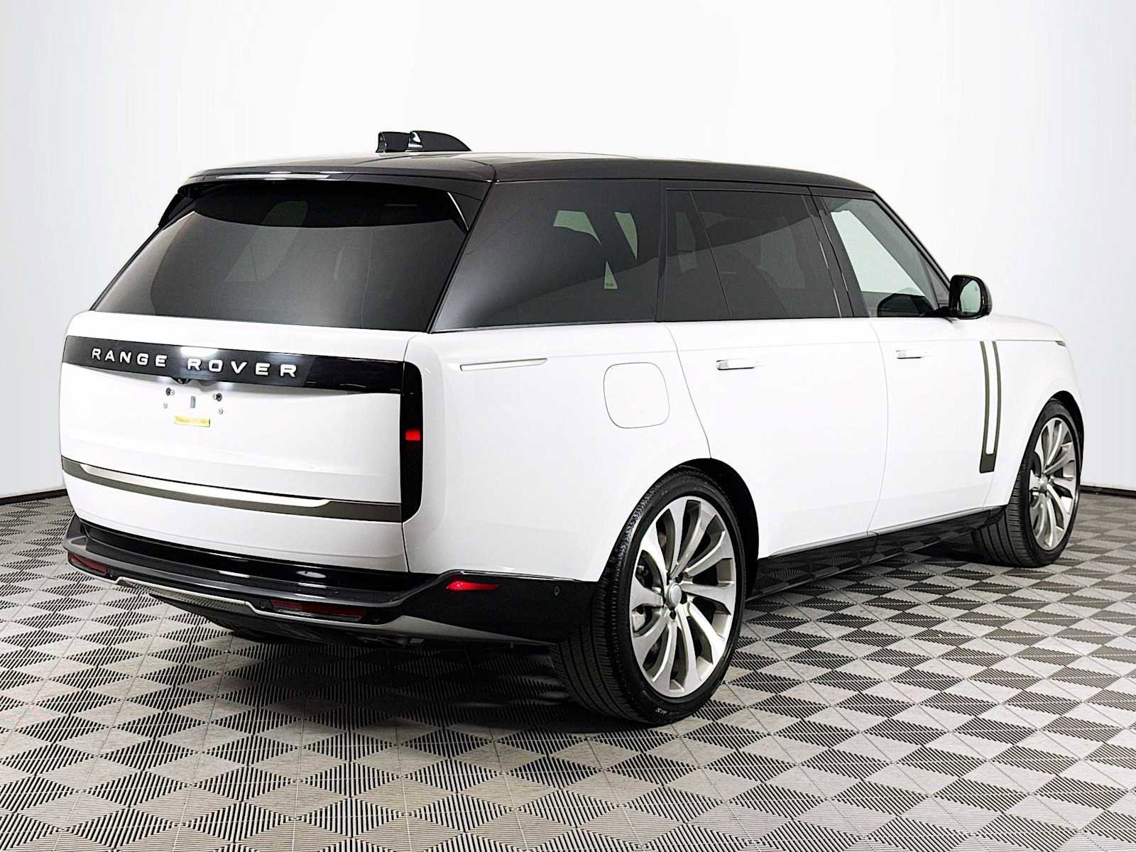 Certified 2025 Land Rover Range Rover Long Wheelbase SE image 5
