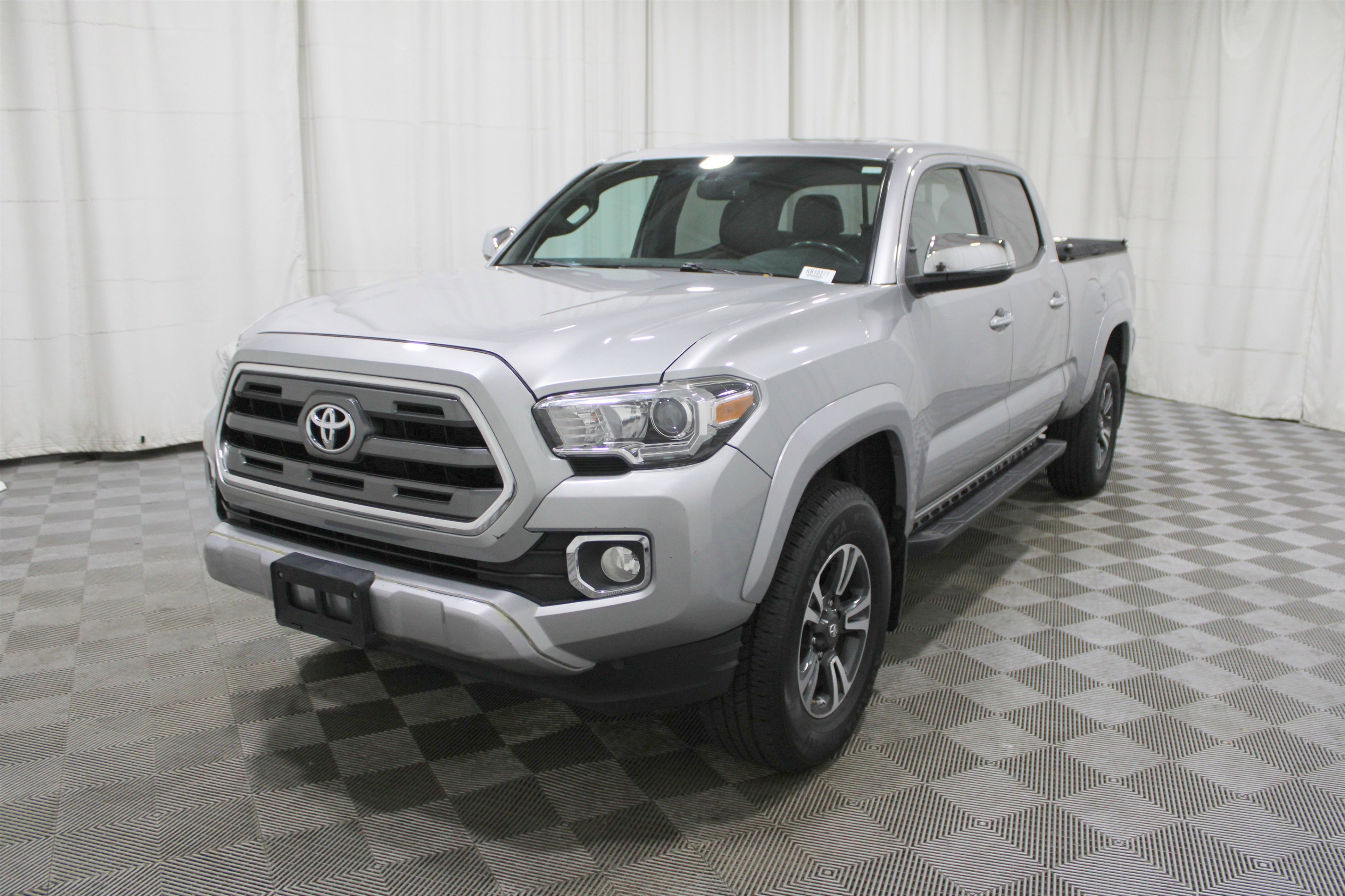 Used 2016 Toyota Tacoma Limited image 42