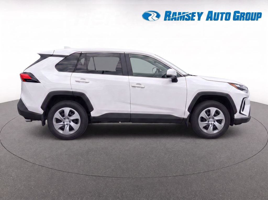Used 2023 Toyota RAV4 LE AWD/4WD image 8