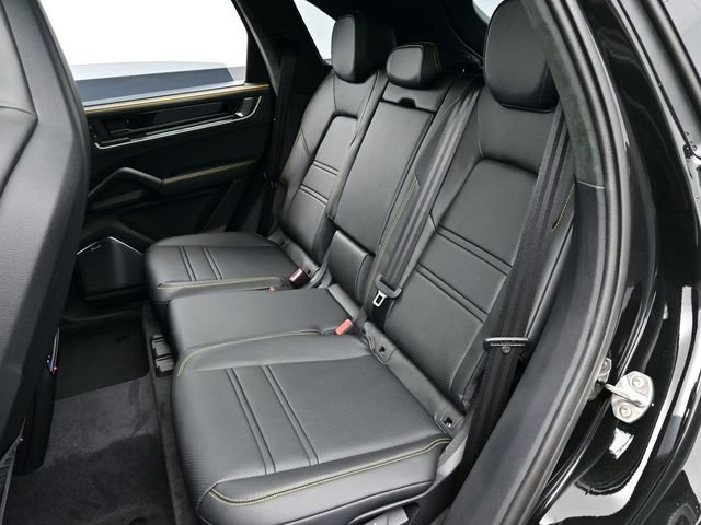 New 2026 Porsche Cayenne Turbo AWD/4WD image 18