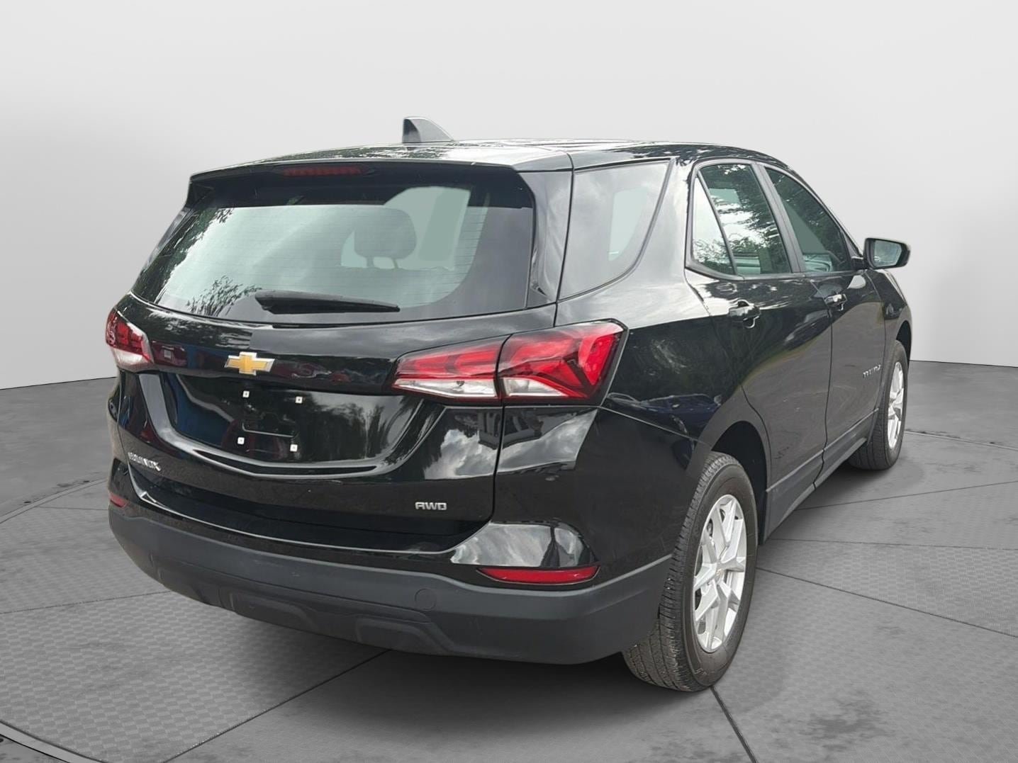 Used 2023 Chevrolet Equinox LS AWD/4WD image 4