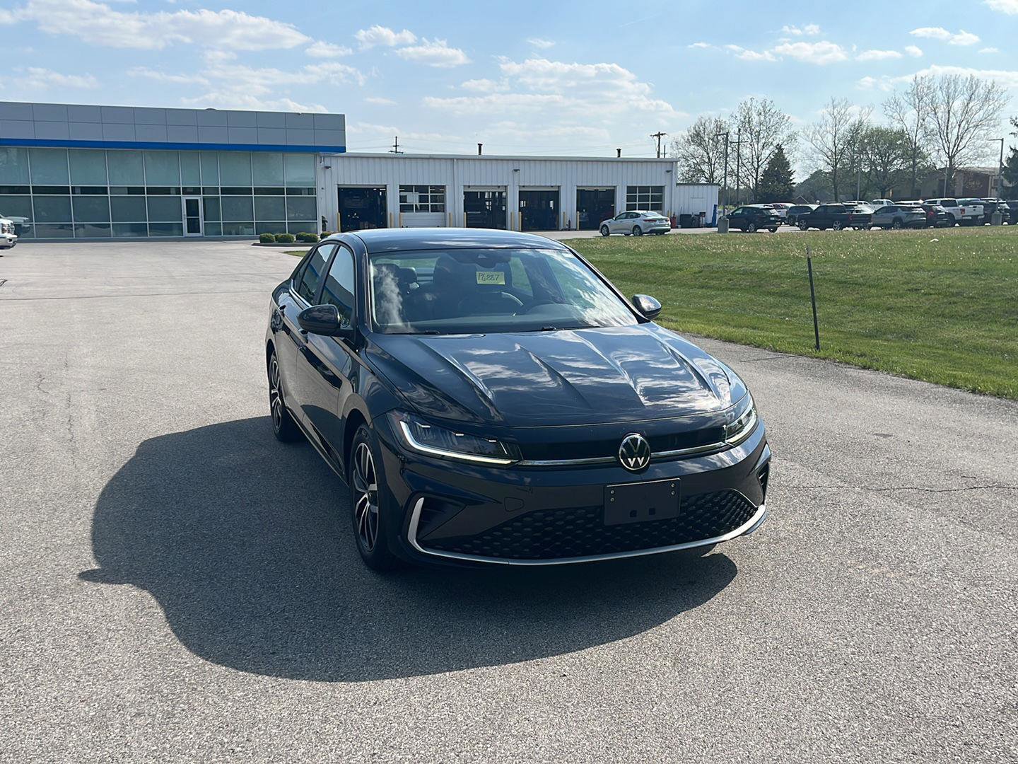 Used 2025 Volkswagen Jetta SE FWD image 8
