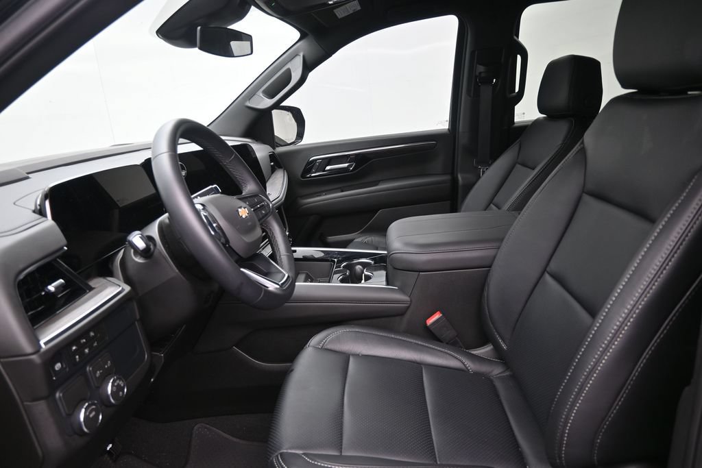 Used 2026 Chevrolet Suburban LS RWD image 11