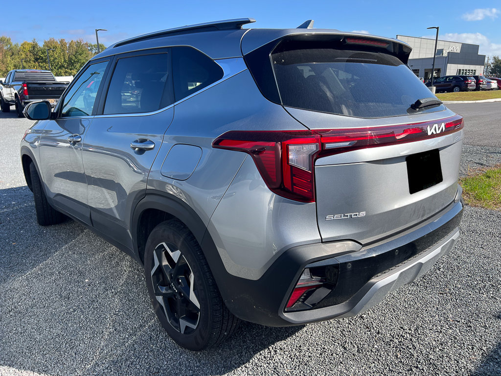 Used 2025 Kia Seltos EX w/ EX Sunroof Package AWD/4WD image 3