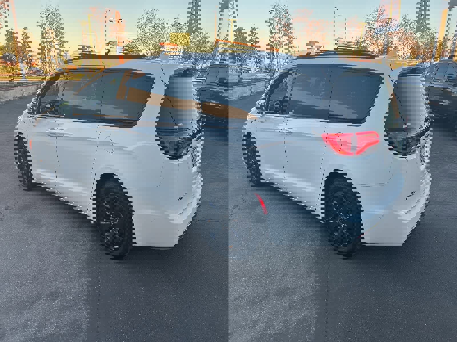 Used 2020 Chrysler Pacifica Limited w/ Advanced Safetytec Group image 5