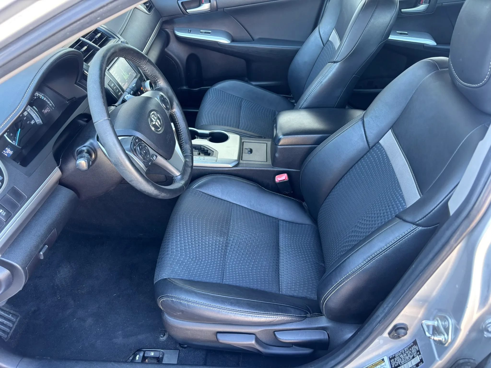 Used 2014 Toyota Camry SE w/ Fleet Convenience Package FWD image 11