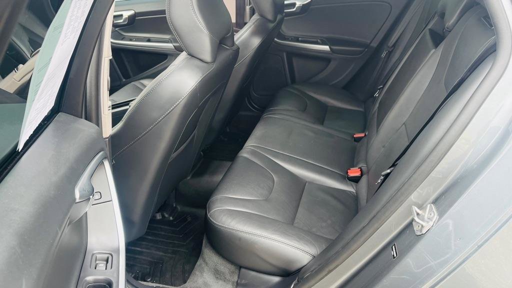 Used 2018 Volvo V60 T5 Cross Country w/ Convenience Package image 18
