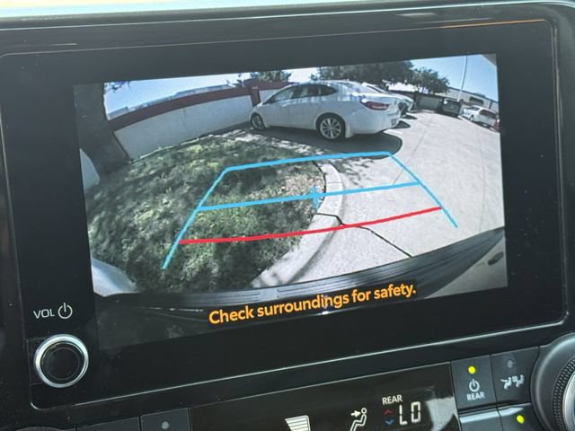 Used 2023 Toyota Highlander XLE FWD image 19