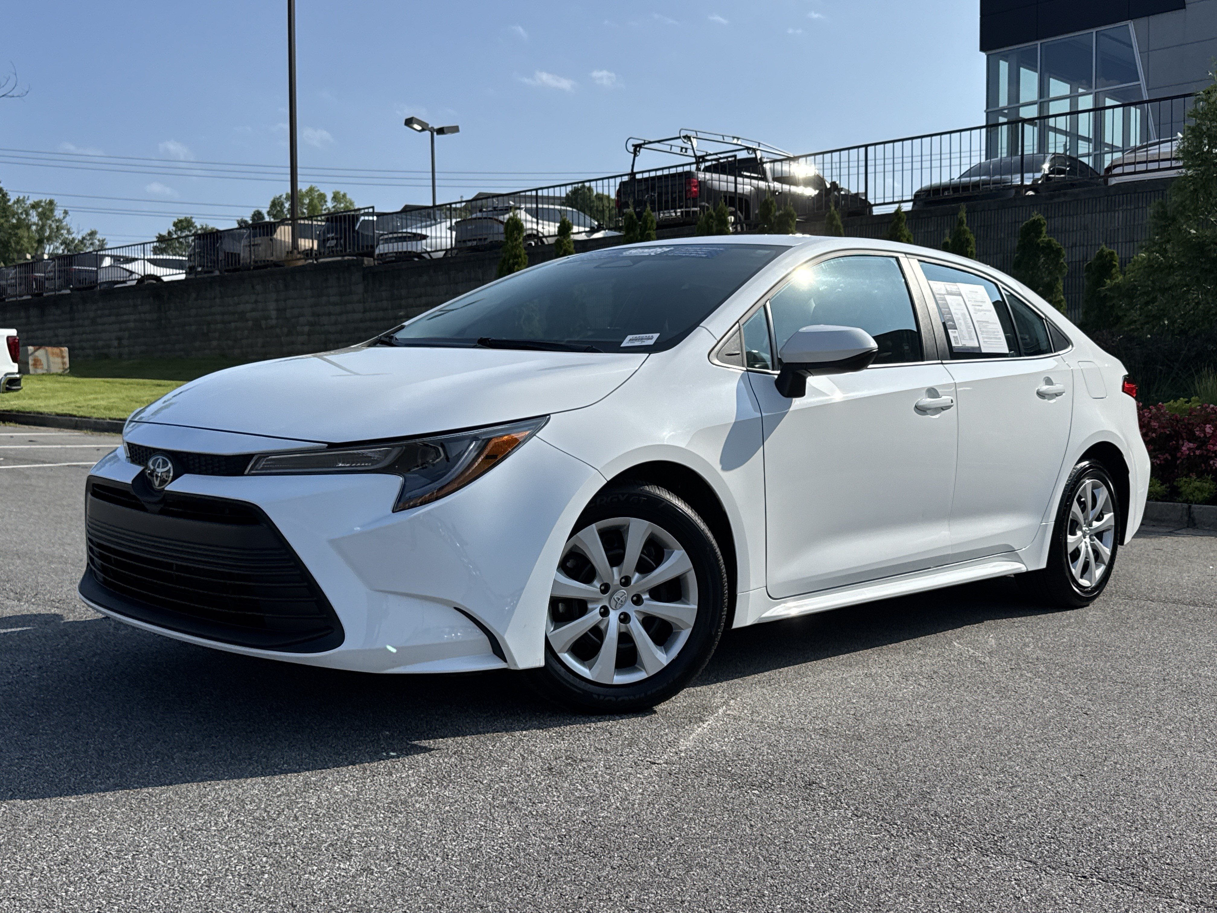 Used 2025 Toyota Corolla LE FWD image 5
