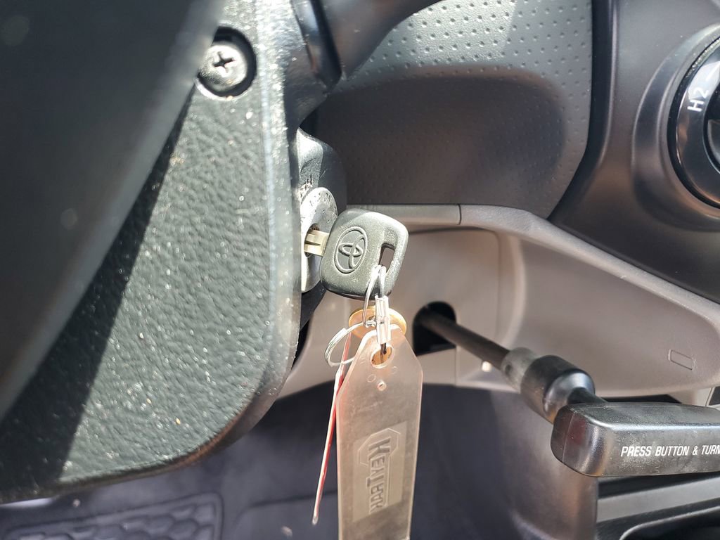 Used 2014 Toyota Tacoma 4x4 Regular Cab image 24