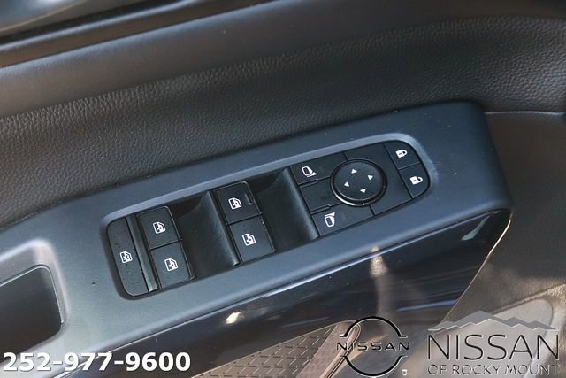 Used 2025 Nissan Pathfinder SV image 10