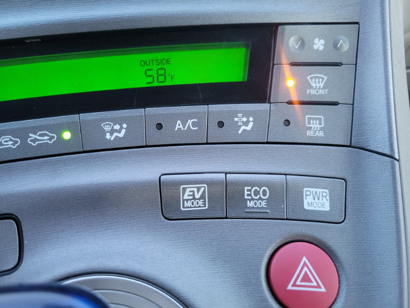 Used 2015 Toyota Prius Two image 32