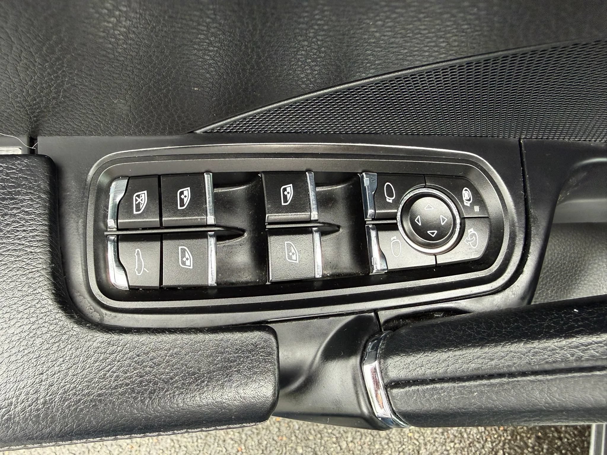 Used 2016 Porsche Cayenne AWD/4WD image 24