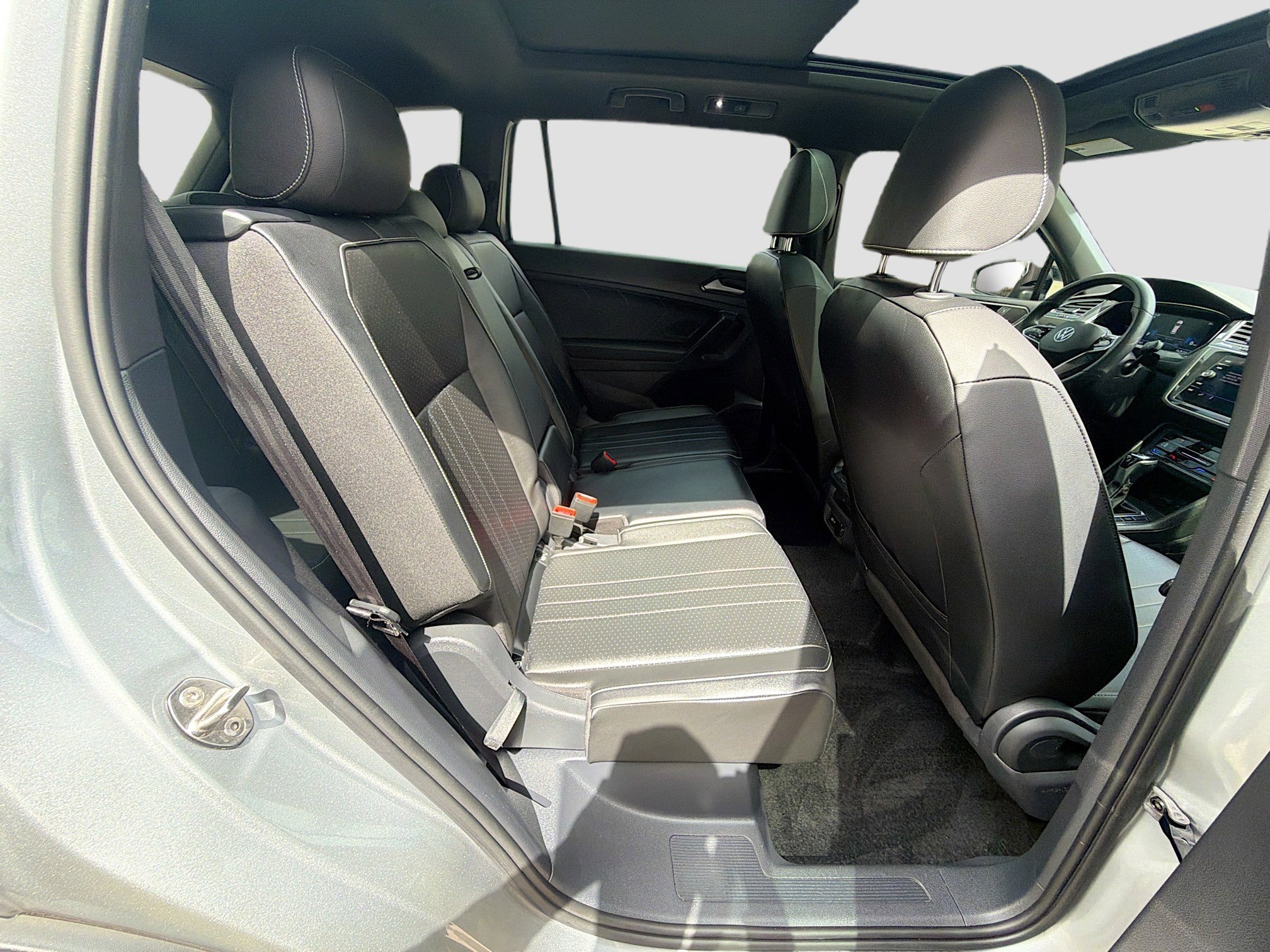 Used 2022 Volkswagen Tiguan SE R-Line FWD image 31