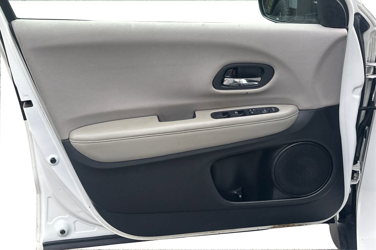 Used 2017 Honda HR-V LX image 18