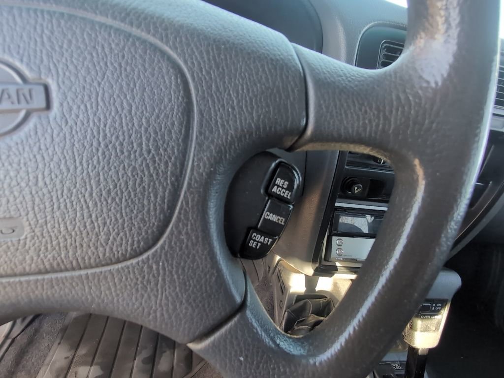 Used 1995 Nissan Pathfinder LE image 13