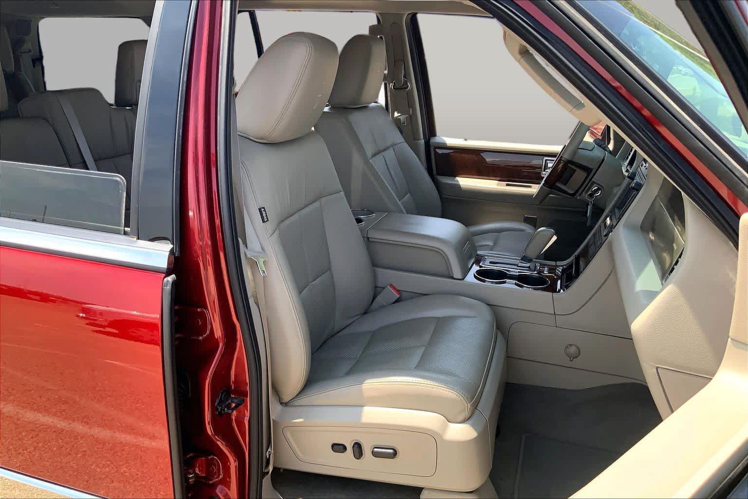 Used 2013 Lincoln Navigator 2WD w/ HD Trailer Tow Pkg image 8