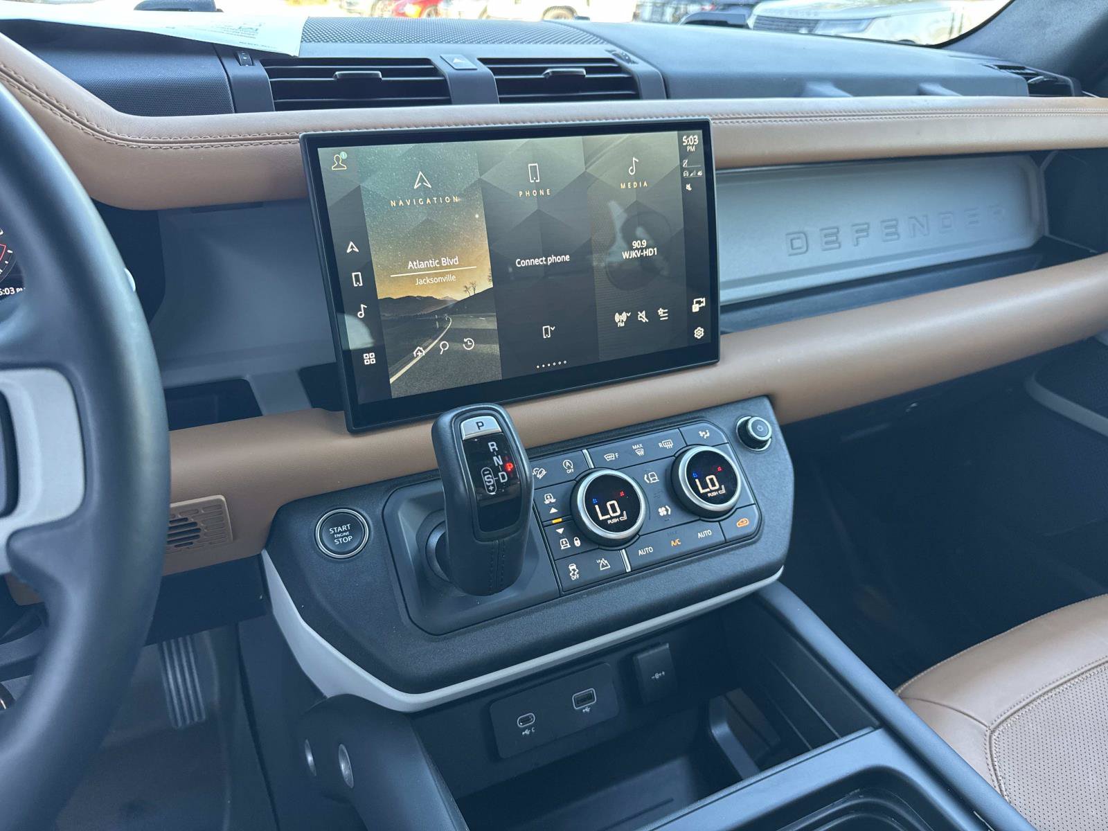 Certified 2024 Land Rover Defender 110 SE AWD/4WD image 25
