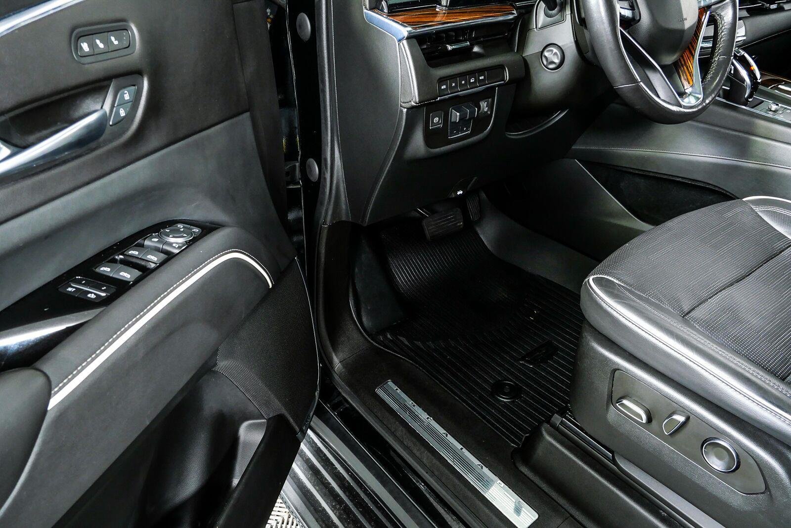 Used 2021 Cadillac Escalade Premium Luxury AWD/4WD image 8